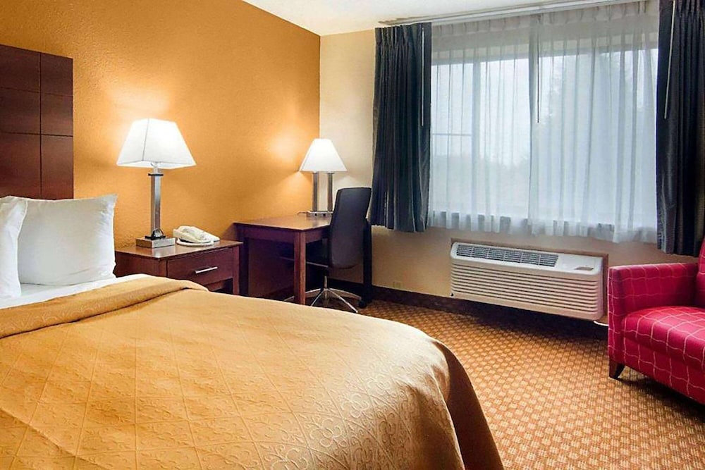 Super 8 by Wyndham Sturtevant/Racine