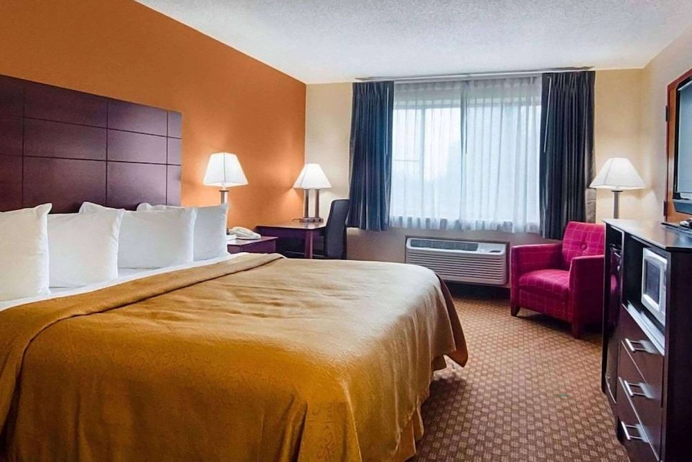 Super 8 by Wyndham Sturtevant/Racine