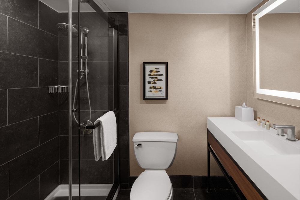 Renaissance Chicago North Shore Hotel
