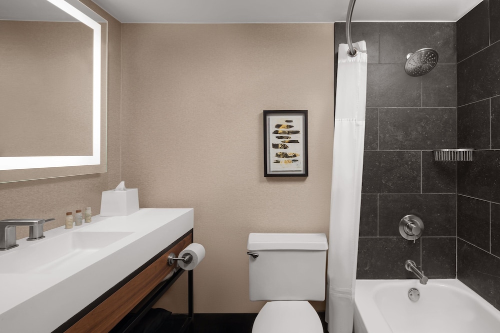 Renaissance Chicago North Shore Hotel