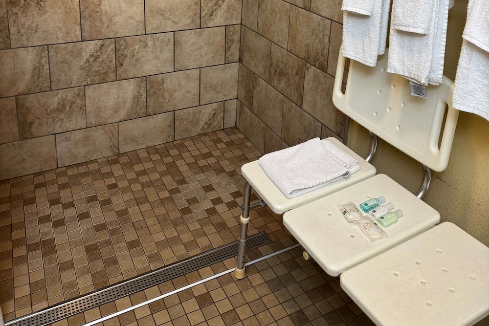 Quality Inn near I-72 and Hwy 51