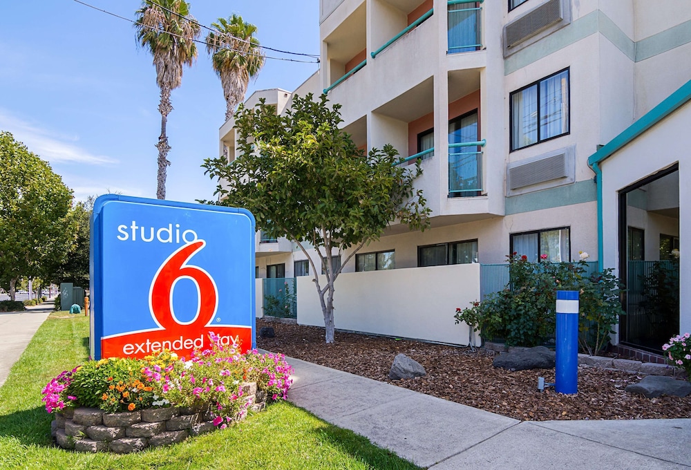 Studio 6 Concord