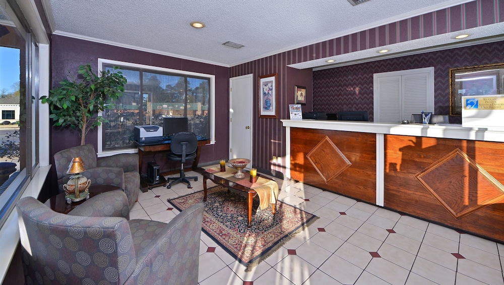 Xecutive Inn and Suites