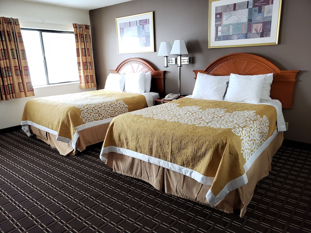 Days Inn by Wyndham Portage/Cascade Mountain area