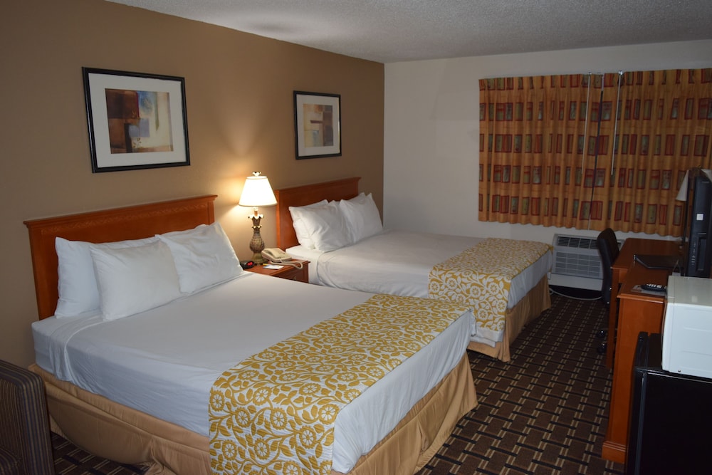 Days Inn by Wyndham Portage/Cascade Mountain area
