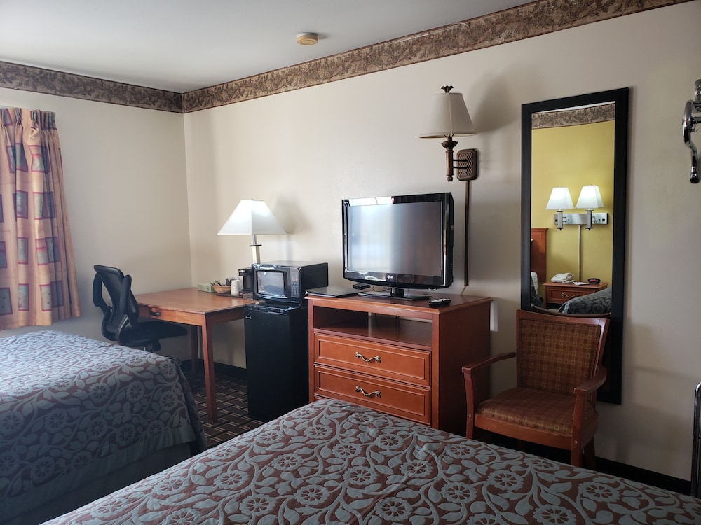Days Inn by Wyndham Portage/Cascade Mountain area