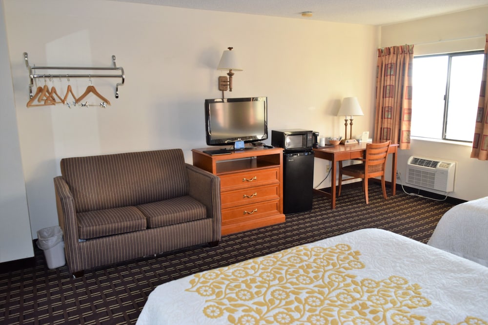Days Inn by Wyndham Portage/Cascade Mountain area