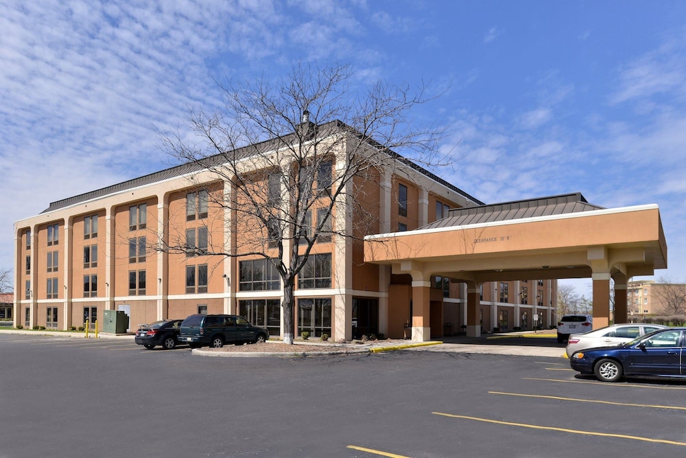 Quality Inn & Suites Matteson near I-57