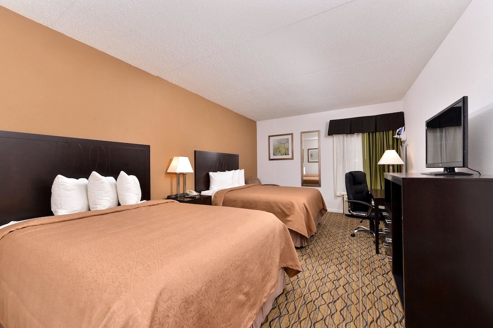 Quality Inn & Suites Matteson near I-57