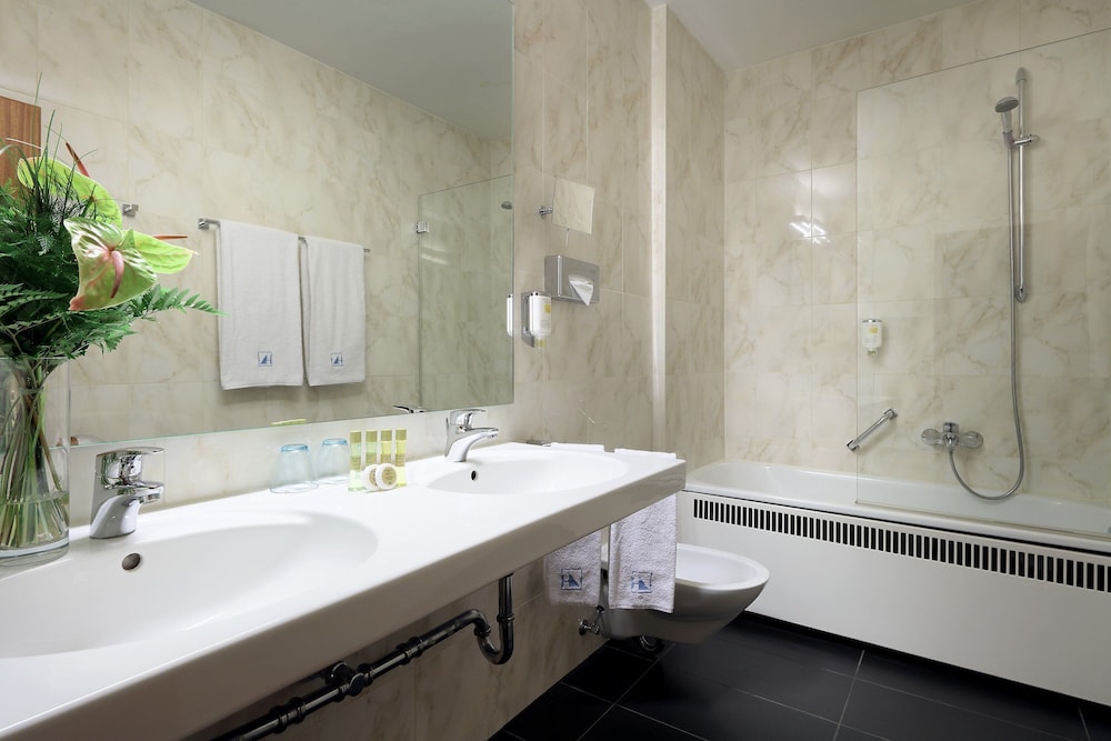 Eurostars Park Hotel Maximilian photo 5