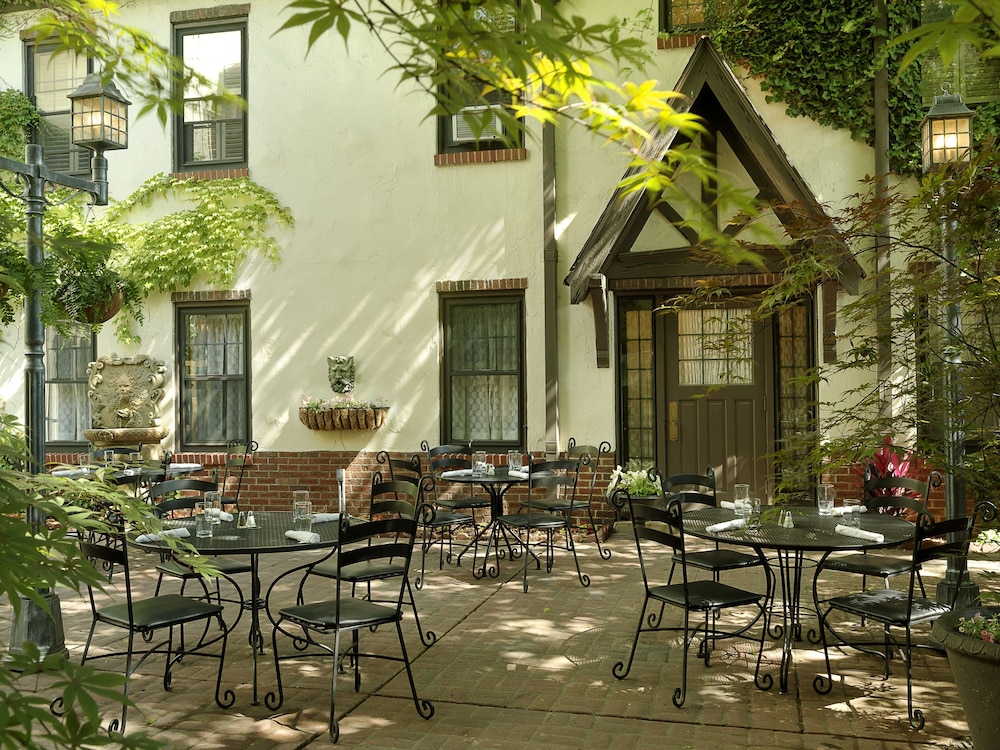Seven Gables, St. Louis West, a Tribute Portfolio Hotel