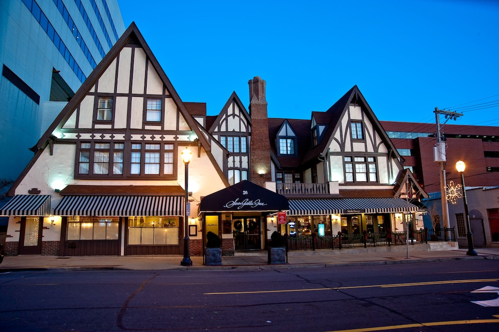 Seven Gables, St. Louis West, a Tribute Portfolio Hotel