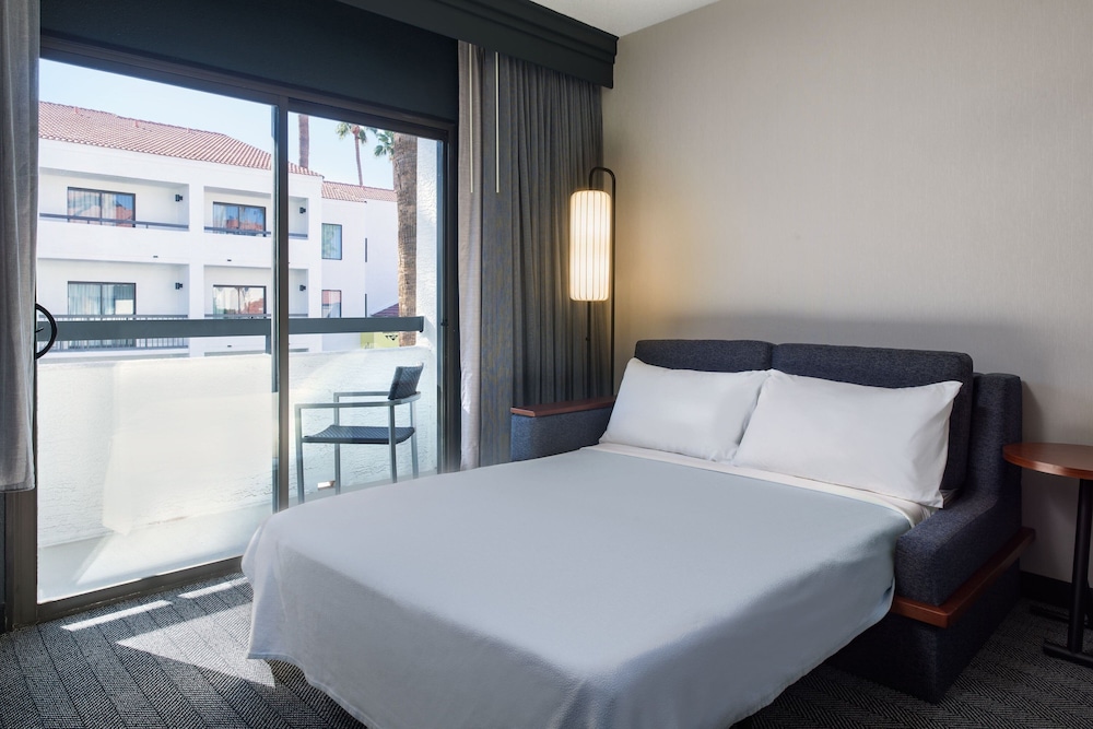 Courtyard Phoenix North by Marriott