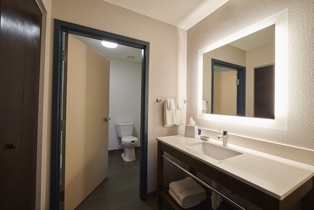 Four Points by Sheraton Cleveland-Eastlake