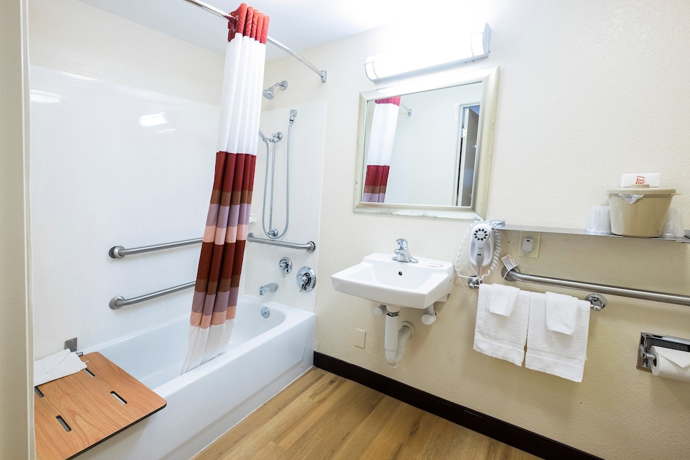 Red Roof Inn Mystic - New London