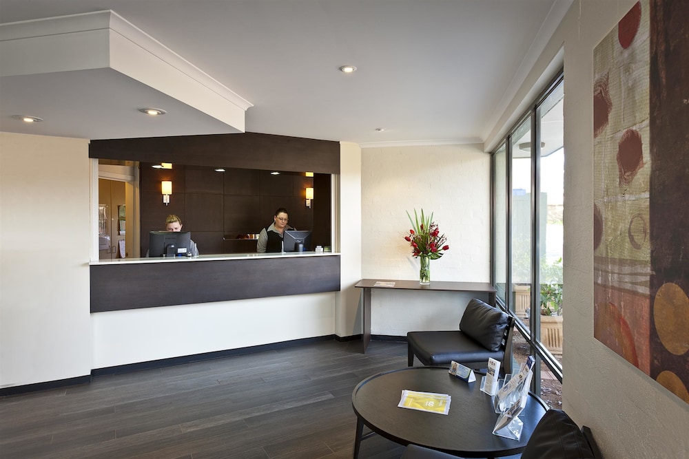 ibis Styles Canberra Tall Trees photo 2