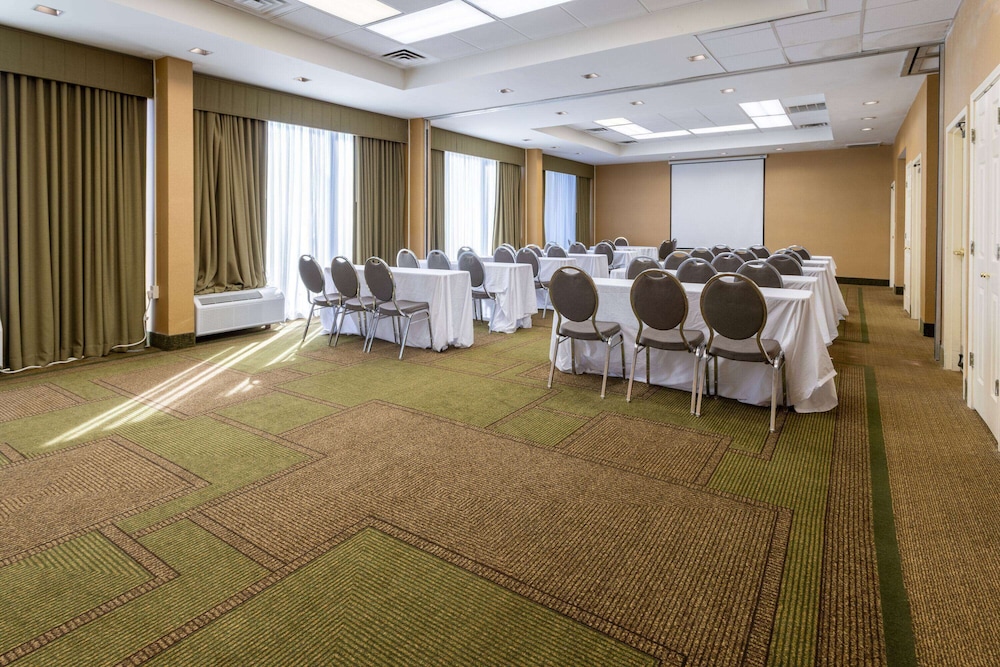La Quinta Inn & Suites by Wyndham Kingsport TriCities