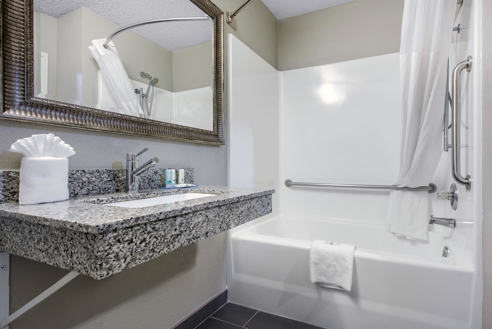 Quality Inn & Suites Brownsburg - Indianapolis West
