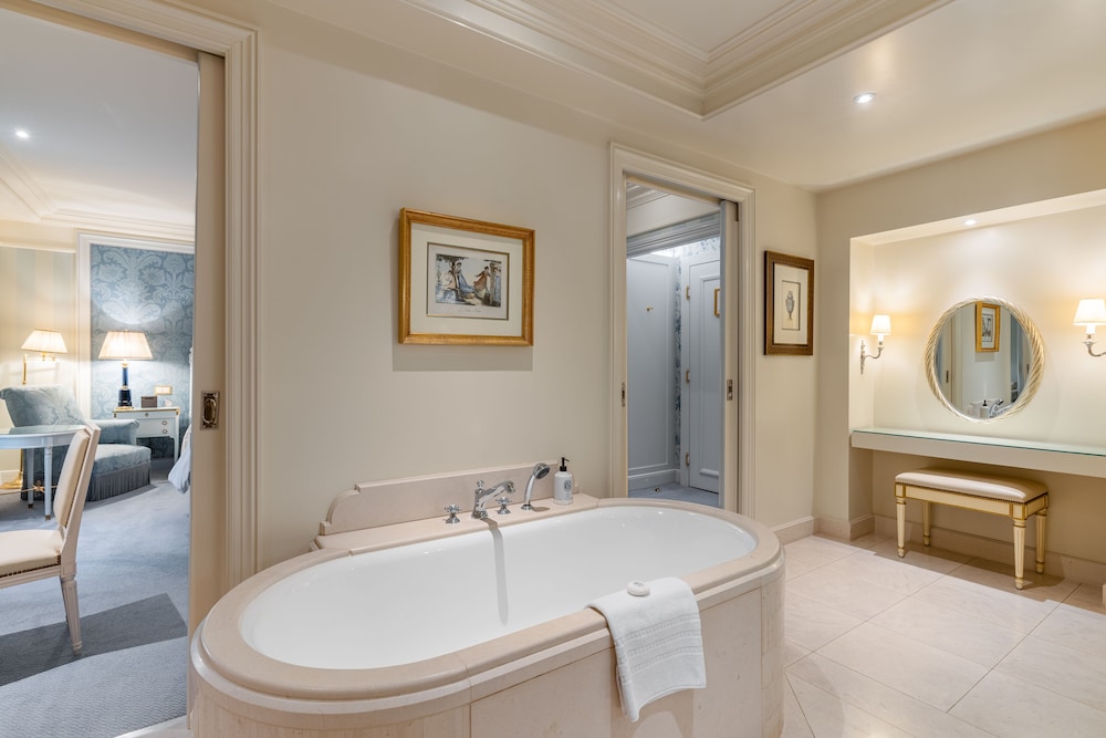 Four Seasons Des Bergues photo 5