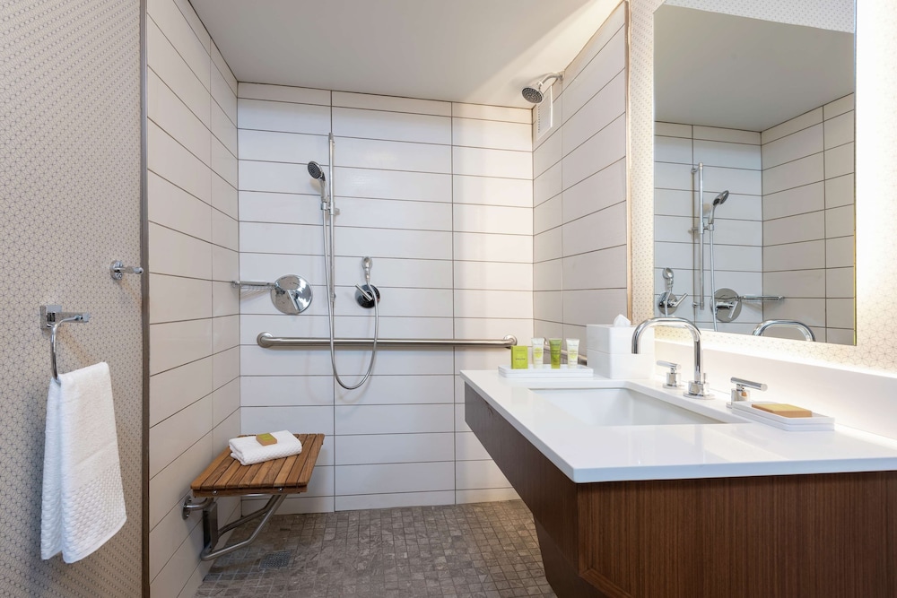 Hilton Chicago/Oak Brook Hills Resort & Conference Center photo 2