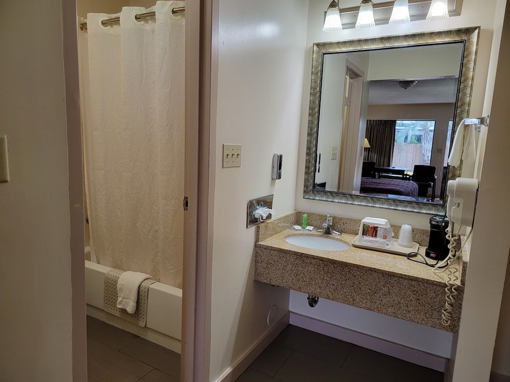 Twin Star Lodge