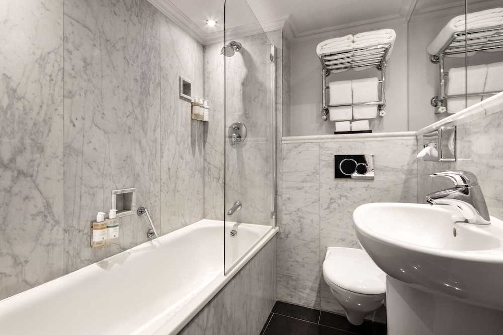 Radisson Blu Hotel, London Tottenham Court Road — photo 3