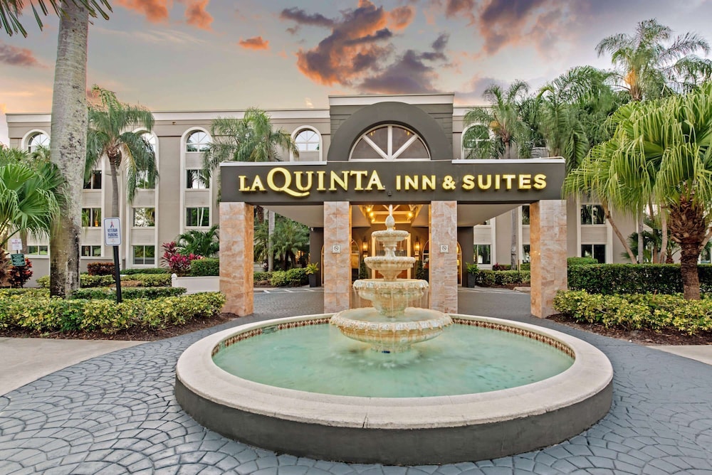 La Quinta Inn & Suites by Wyndham Coral Springs South