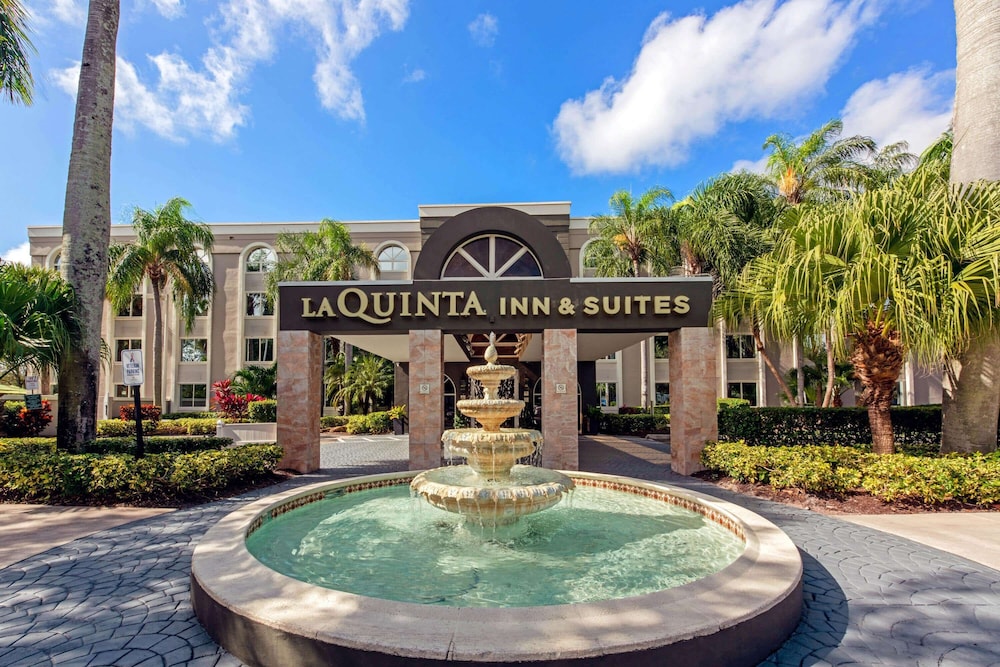 La Quinta Inn & Suites by Wyndham Coral Springs South
