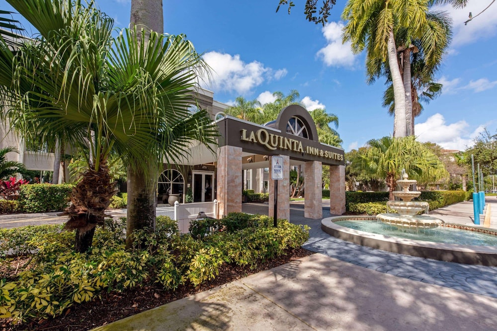 La Quinta Inn & Suites by Wyndham Coral Springs South