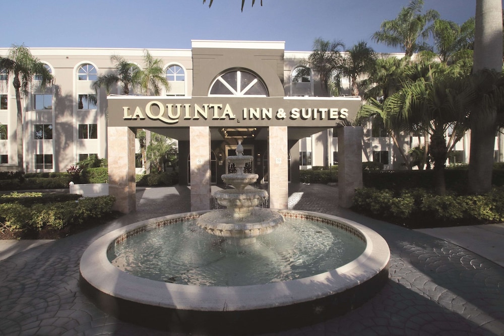 La Quinta Inn & Suites by Wyndham Coral Springs South
