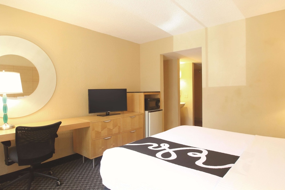 La Quinta Inn & Suites by Wyndham Coral Springs South photo 4