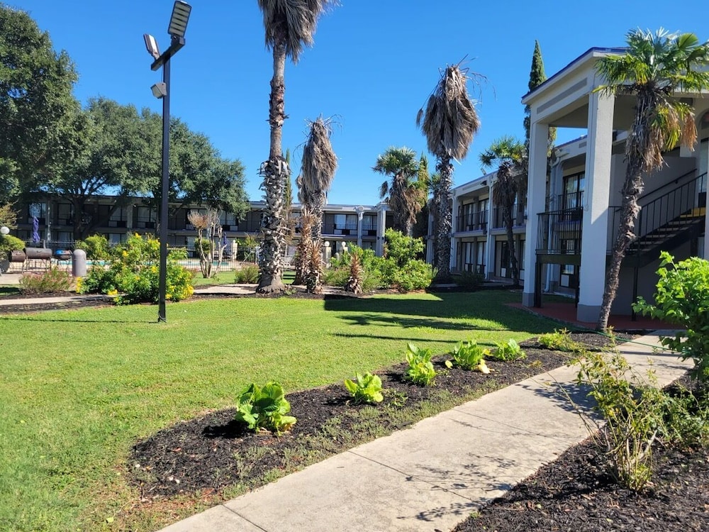 Knights Inn San Antonio near Frost Bank Center