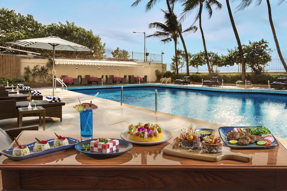 Ramada Plaza by Wyndham Palm Grove photo 5