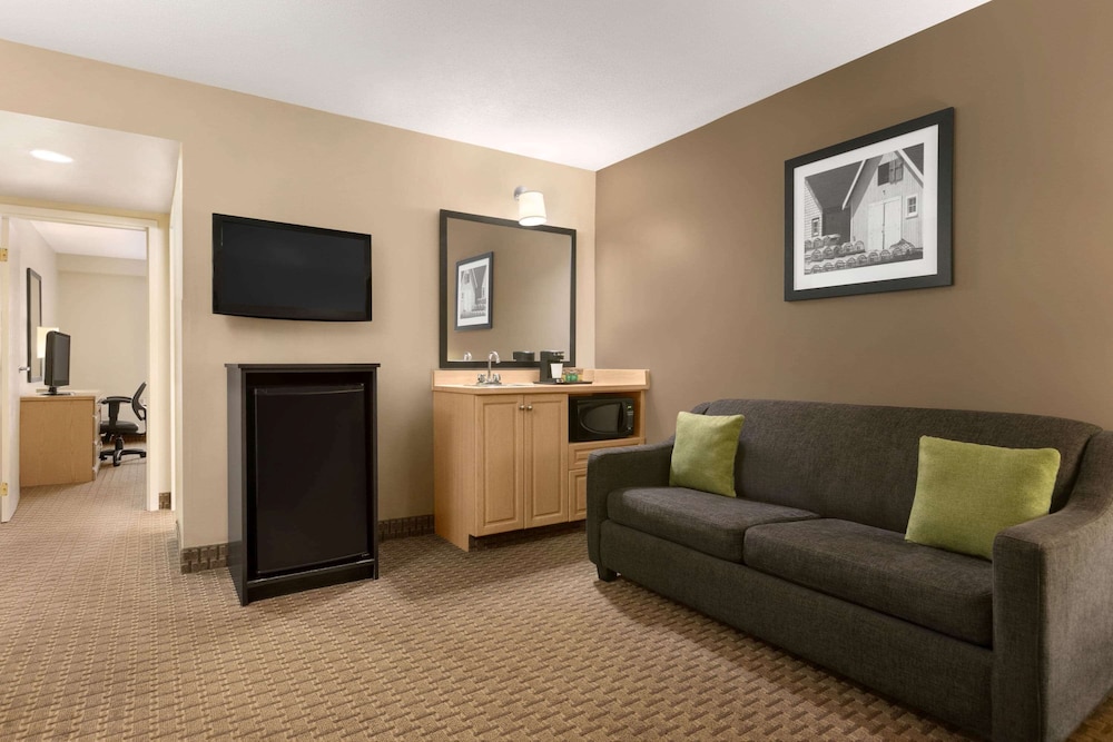 Travelodge Suites by Wyndham Moncton photo 5