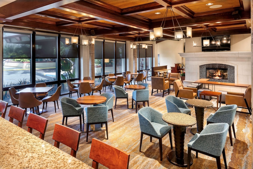 DoubleTree by Hilton Ontario Airport