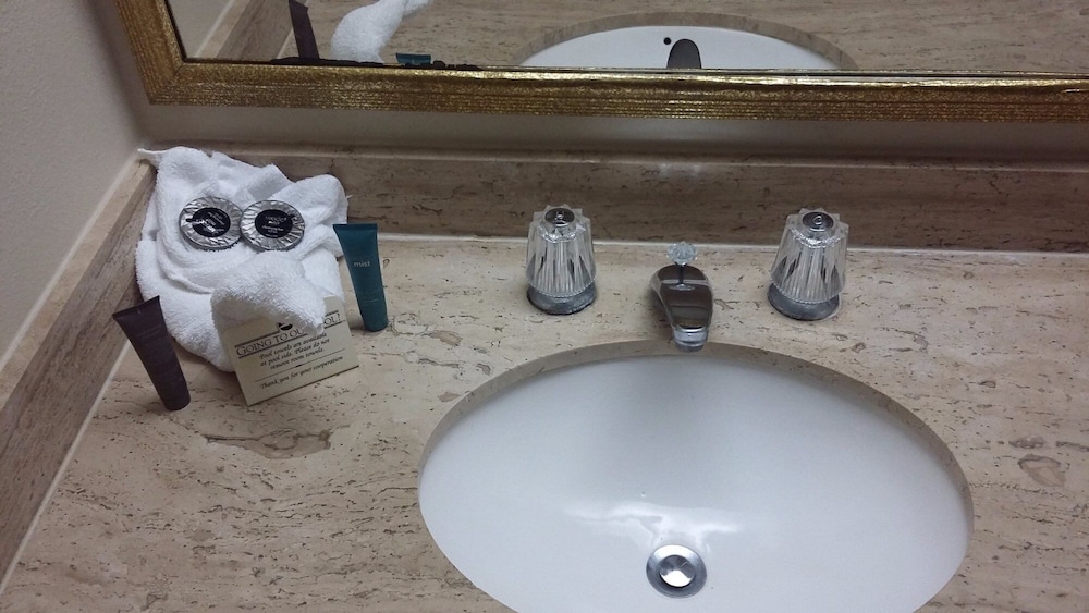 Imperial Swan Hotel & Suites