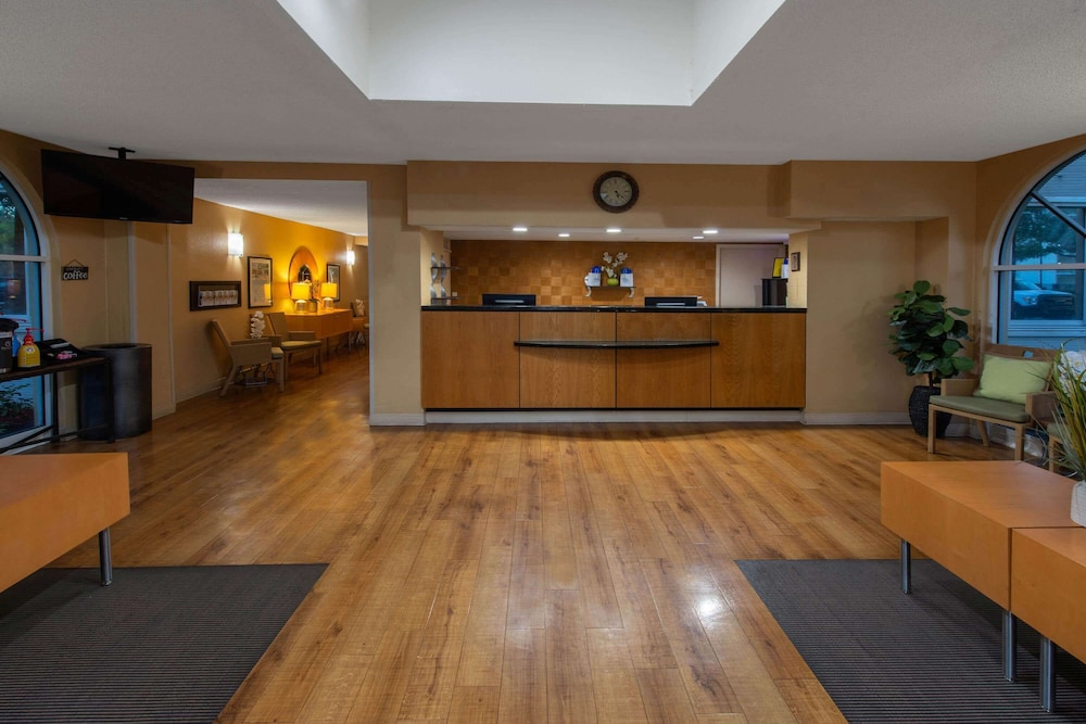 La Quinta Inn & Suites by Wyndham Deerfield Beach I-95