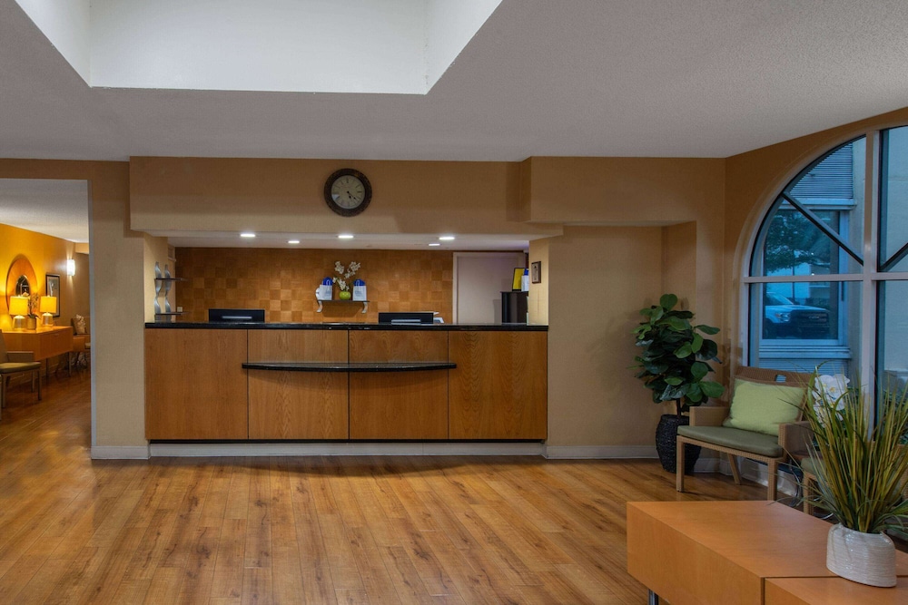 La Quinta Inn & Suites by Wyndham Deerfield Beach I-95