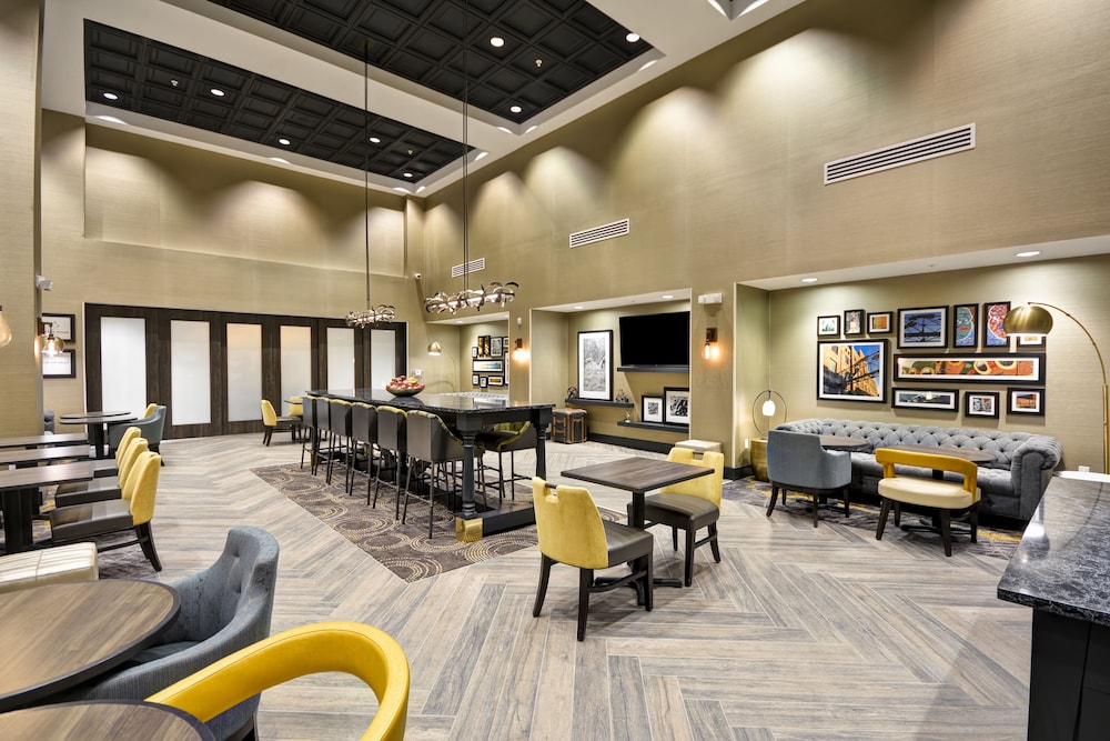 Hampton Inn & Suites Detroit/Warren