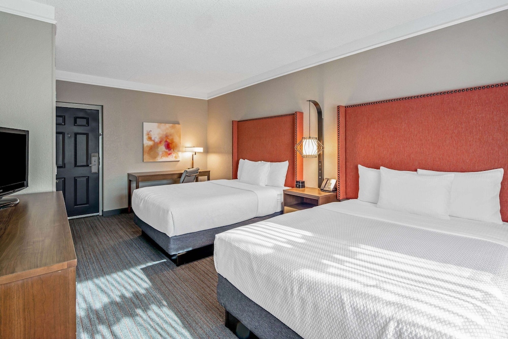 La Quinta Inn & Suites by Wyndham San Francisco Airport N