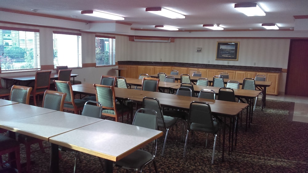 Best Western Plus Landmark Inn