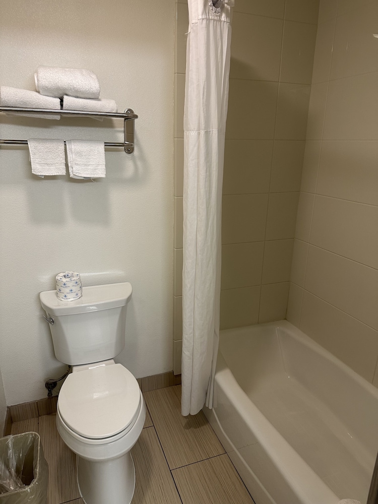 Solara Inn and Suites