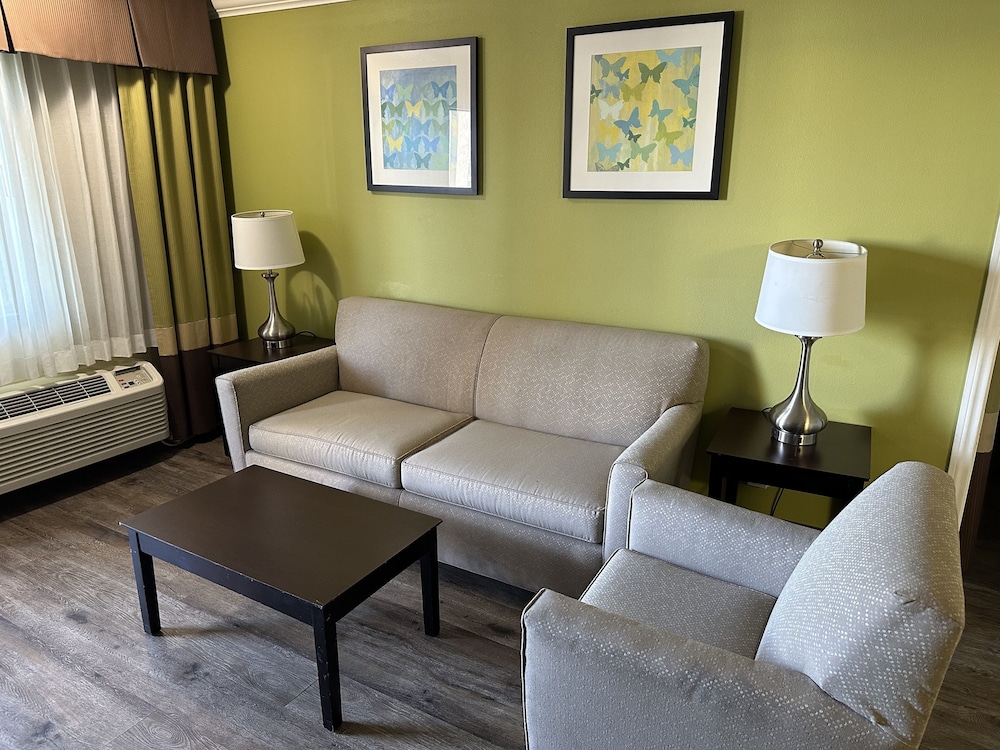 Solara Inn and Suites
