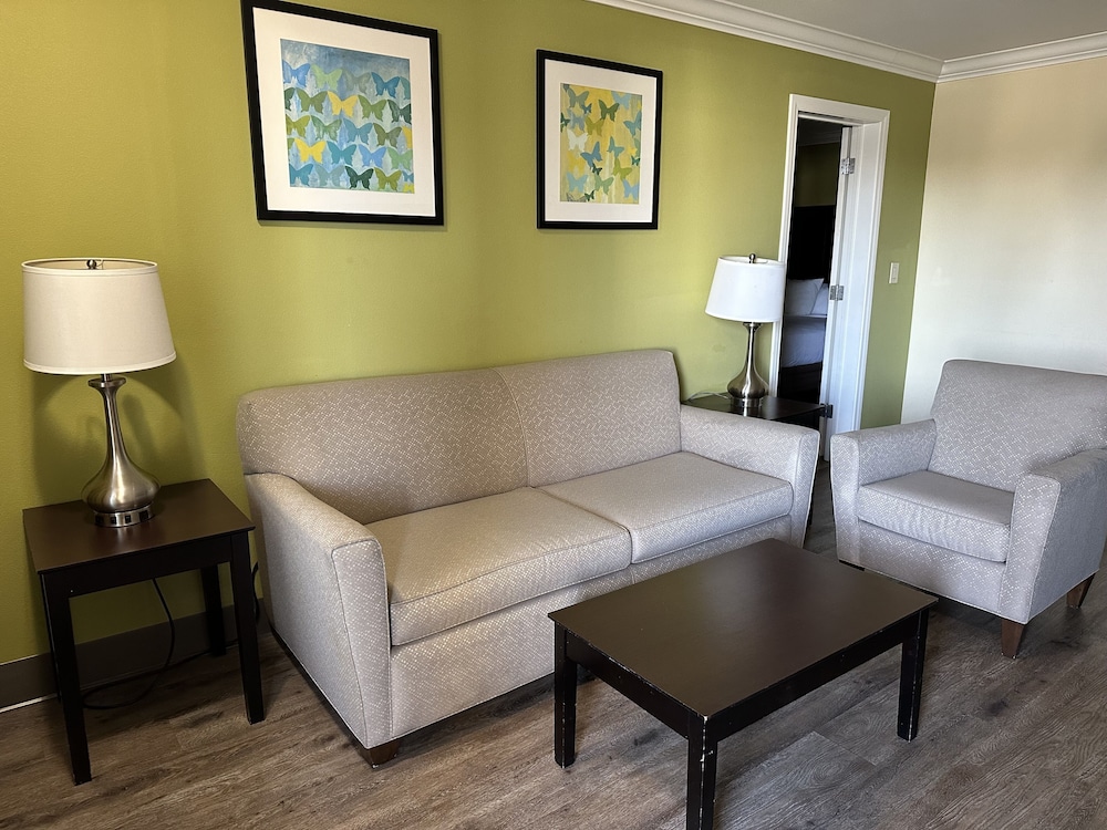 Solara Inn and Suites