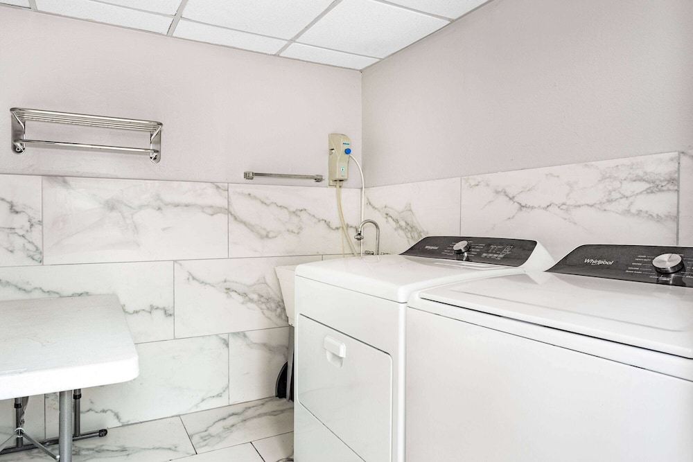 Days Inn by Wyndham N Orlando/Casselberry