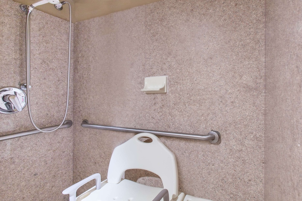 Hawthorn Suites by Wyndham Midwest City Tinker AFB