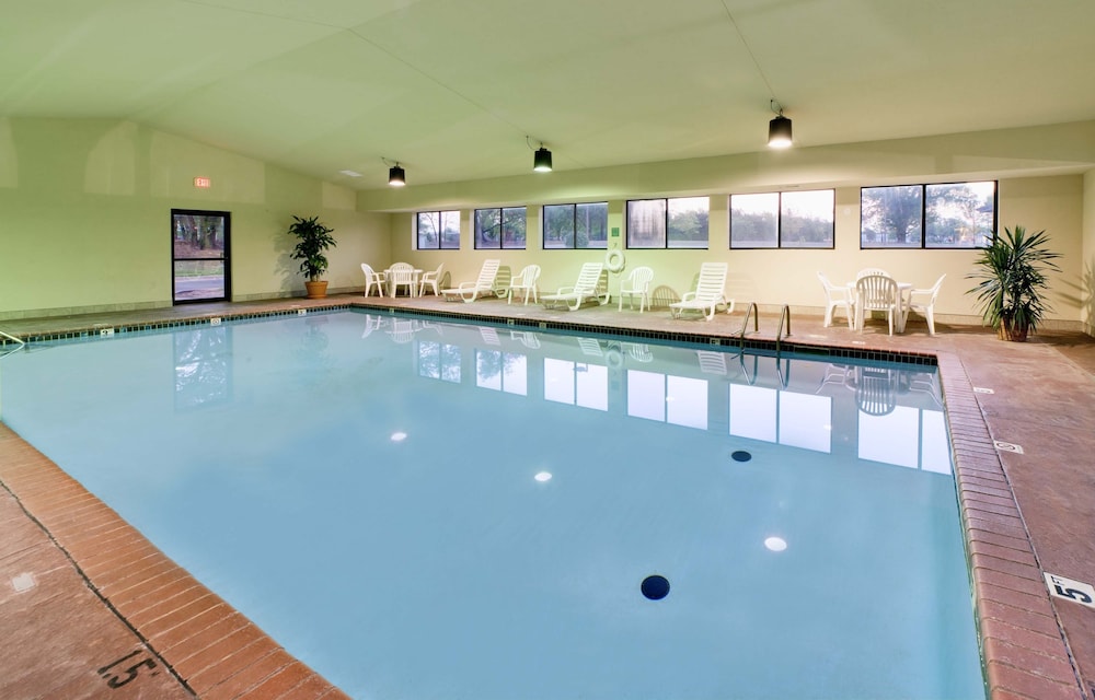 Hawthorn Suites by Wyndham Midwest City Tinker AFB