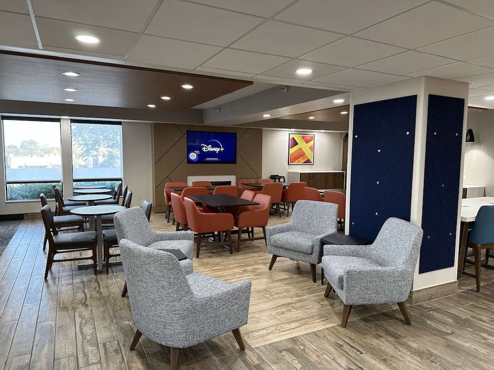 Holiday Inn Express & Suites Eden Prairie – Minneapolis by IHG