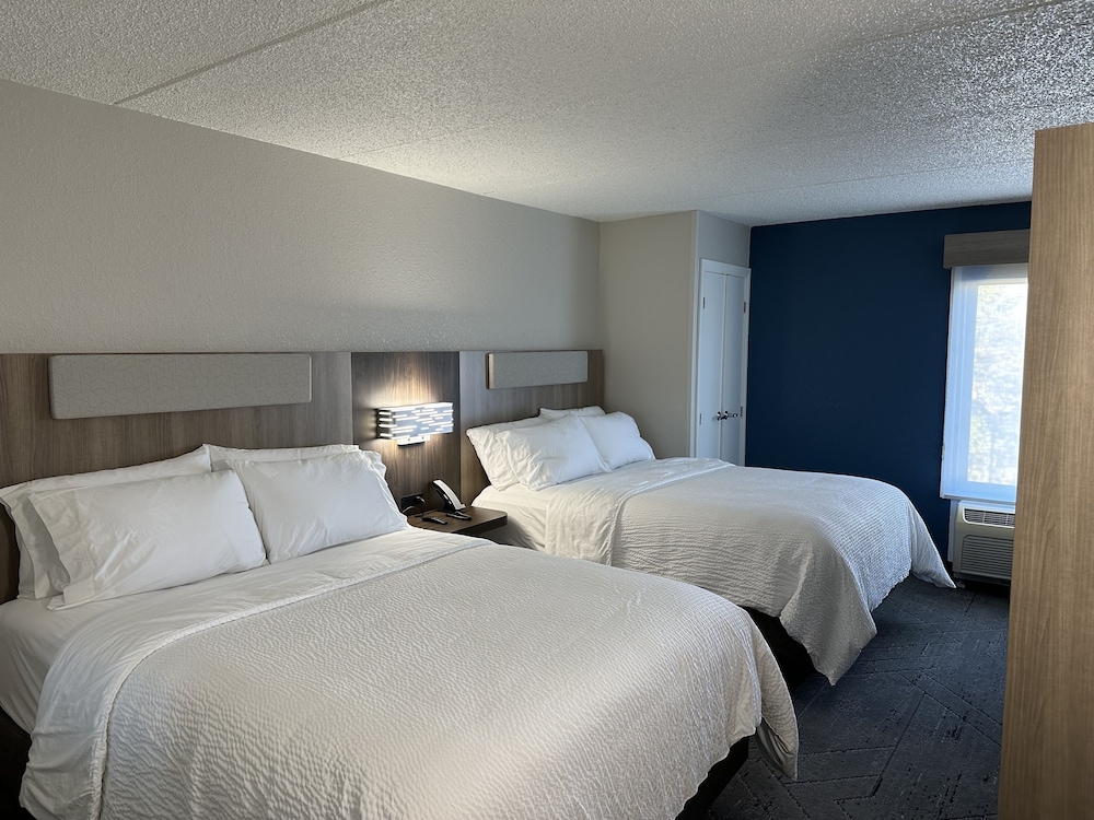 Holiday Inn Express & Suites Eden Prairie – Minneapolis by IHG