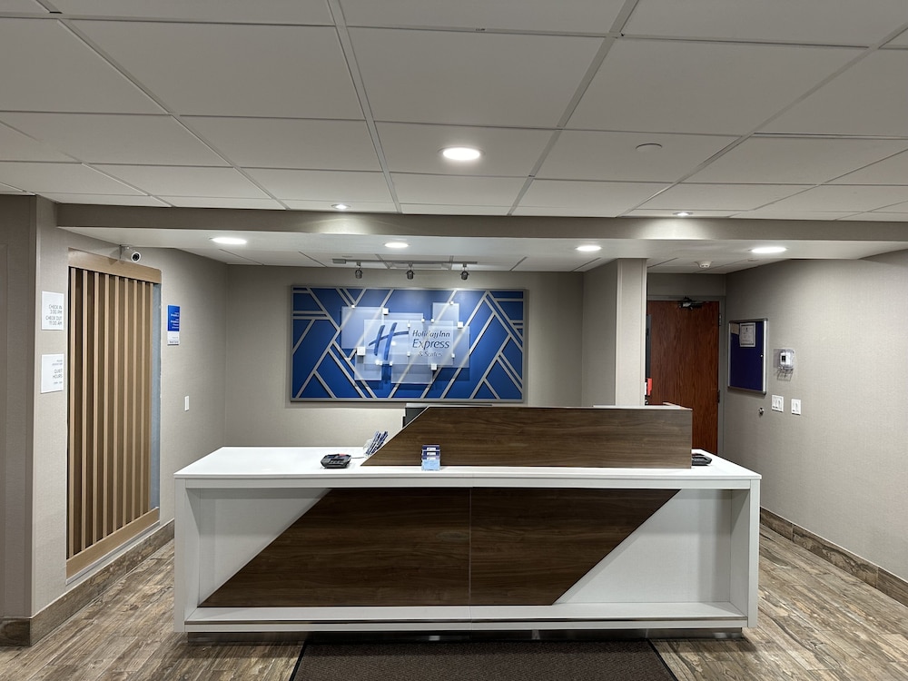 Holiday Inn Express & Suites Eden Prairie – Minneapolis by IHG